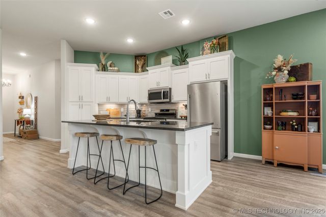 4904 E Galveston Place S, Broken Arrow, OK 74014