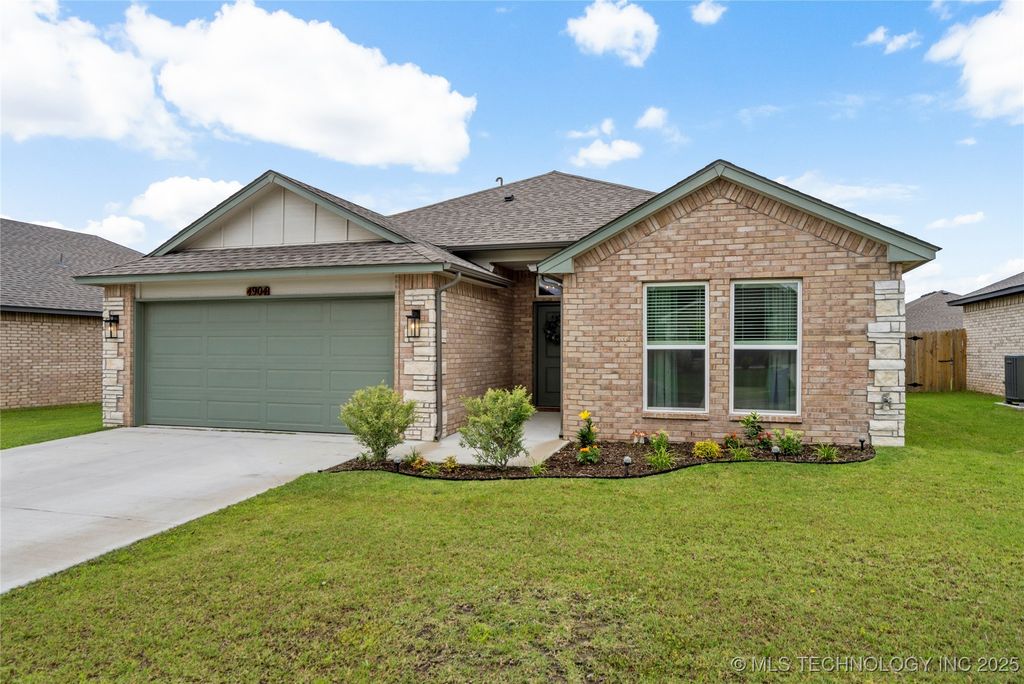 4904 E Galveston Place S, Broken Arrow, OK 74014