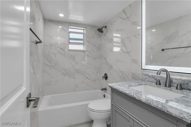 3325 Airport RD N T1, Naples, FL 34105