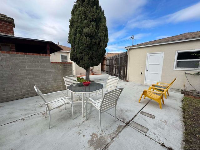 6233 Stewart, San Diego, CA 92115