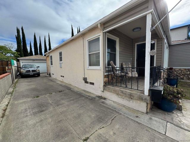 6233 Stewart, San Diego, CA 92115