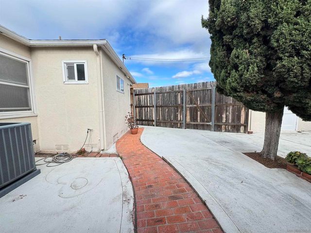 6233 Stewart, San Diego, CA 92115