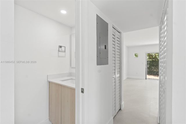 3597 SW 17th St 3597, Miami, FL 33145