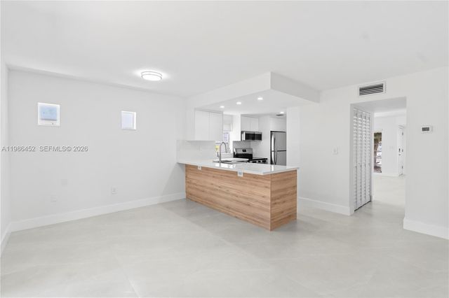 3597 SW 17th St 3597, Miami, FL 33145