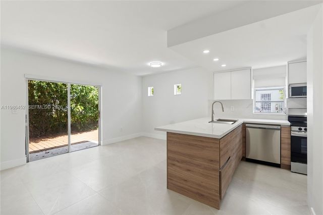 3597 SW 17th St 3597, Miami, FL 33145