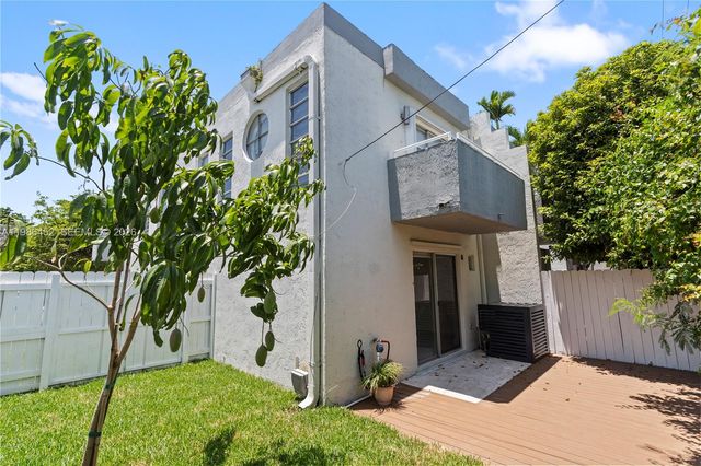 3597 SW 17th St 3597, Miami, FL 33145