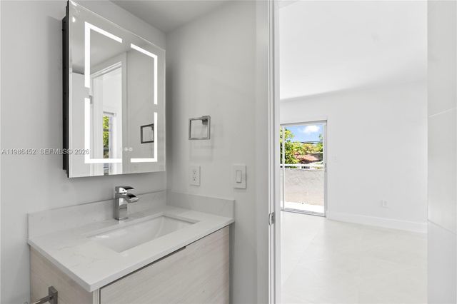 3597 SW 17th St 3597, Miami, FL 33145