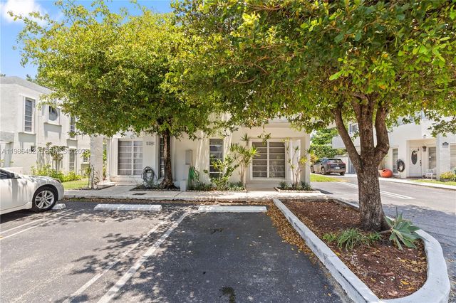 3597 SW 17th St 3597, Miami, FL 33145