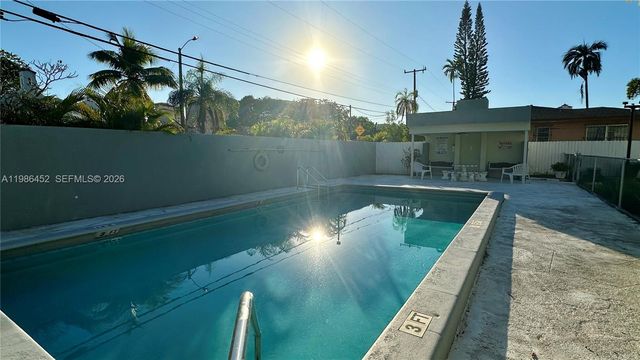 3597 SW 17th St 3597, Miami, FL 33145