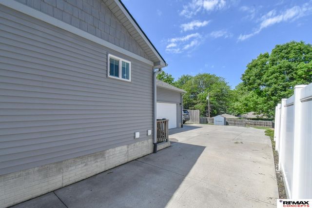 3313 S 40th Street, Lincoln, NE 68506