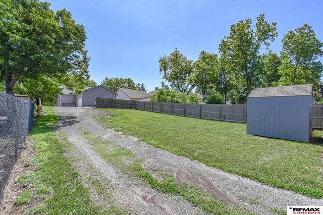 3313 S 40th Street, Lincoln, NE 68506