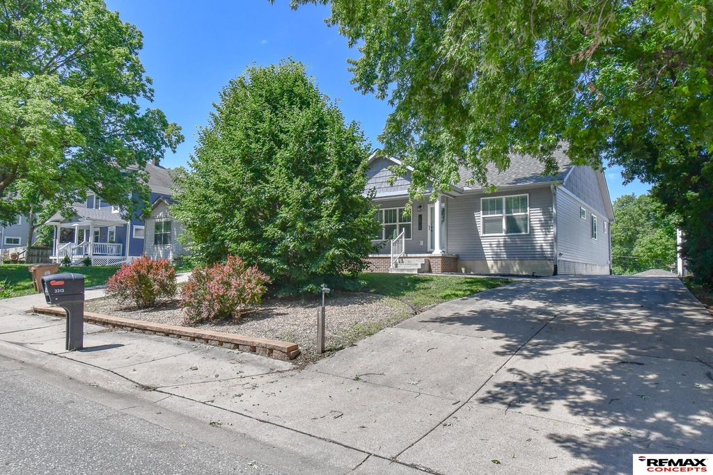 3313 S 40th Street, Lincoln, NE 68506