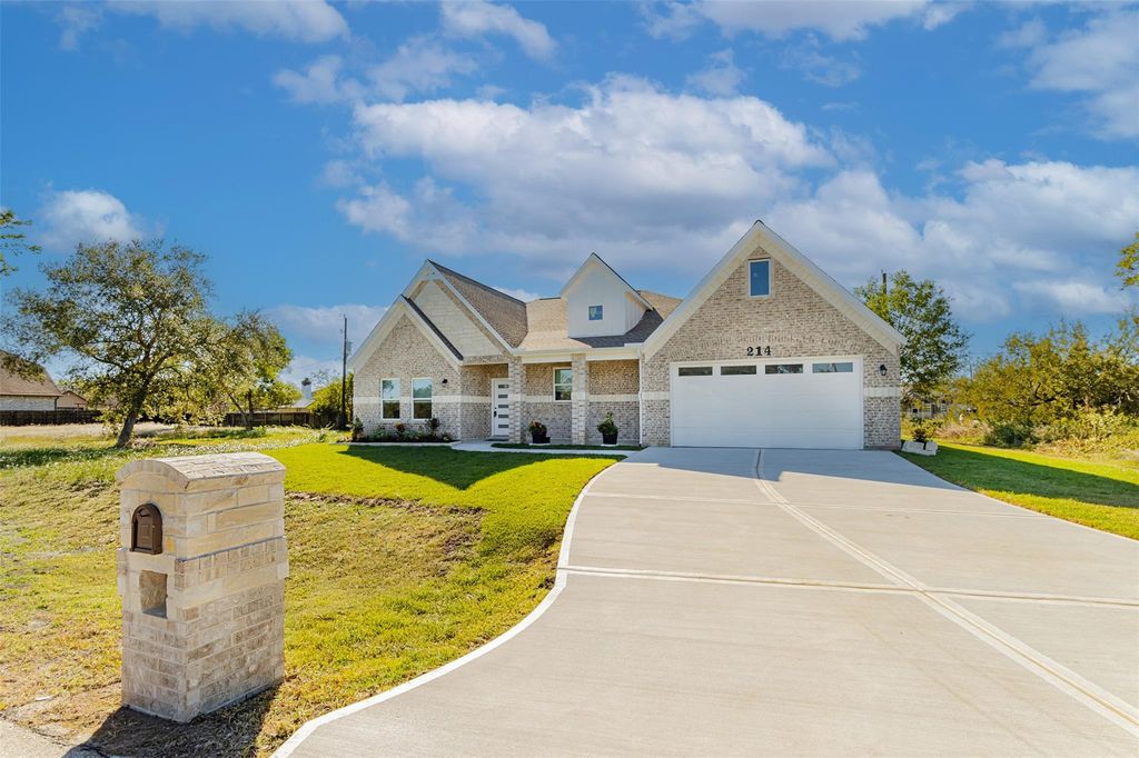 214 Pinedale Avenue, Arcola, TX 77583