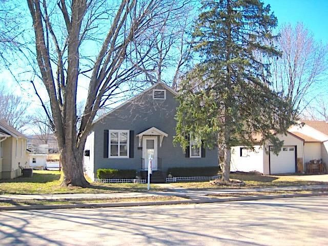 817 N Beaumont Road, Prairie Du Chien, WI 53821