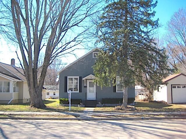 817 N Beaumont Road, Prairie Du Chien, WI 53821