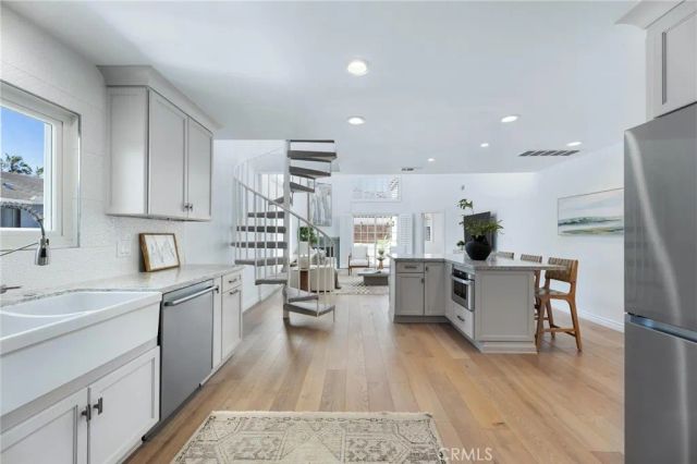 121 S Helberta Avenue A, Redondo Beach, CA 90277