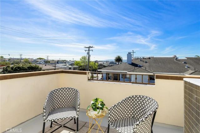 121 S Helberta Avenue A, Redondo Beach, CA 90277