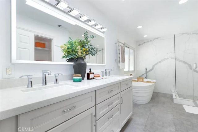 121 S Helberta Avenue A, Redondo Beach, CA 90277