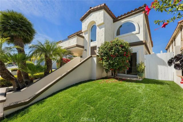 121 S Helberta Avenue A, Redondo Beach, CA 90277