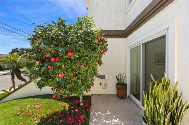 121 S Helberta Avenue A, Redondo Beach, CA 90277