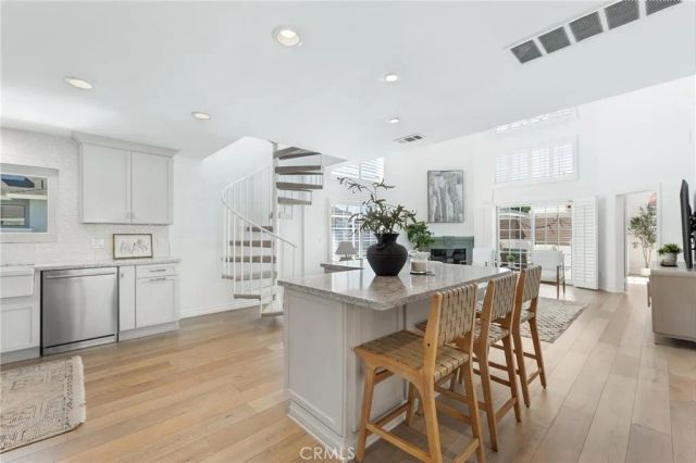 121 S Helberta Avenue A, Redondo Beach, CA 90277