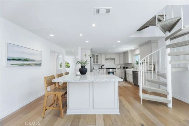 121 S Helberta Avenue A, Redondo Beach, CA 90277