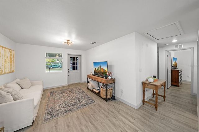 1801 E KNOLLWOOD STREET, Tampa, FL 33610