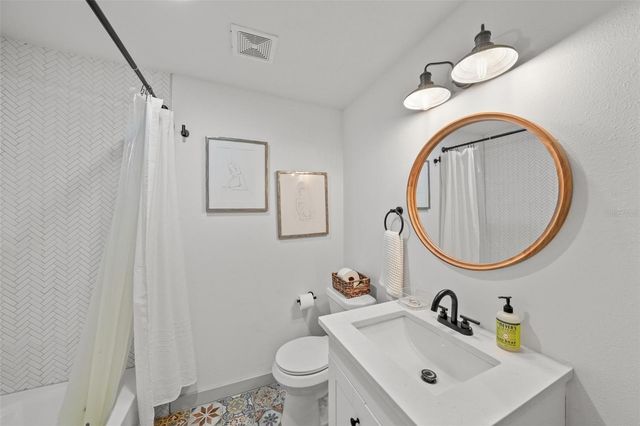 1801 E KNOLLWOOD STREET, Tampa, FL 33610