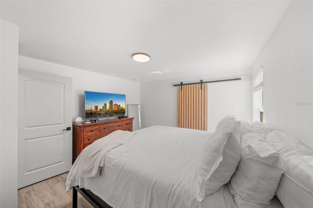 1801 E KNOLLWOOD STREET, Tampa, FL 33610