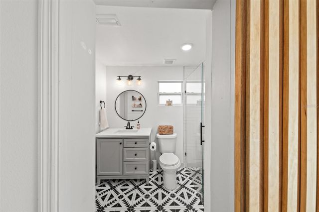 1801 E KNOLLWOOD STREET, Tampa, FL 33610