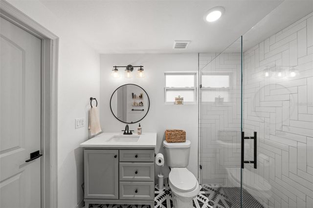 1801 E KNOLLWOOD STREET, Tampa, FL 33610