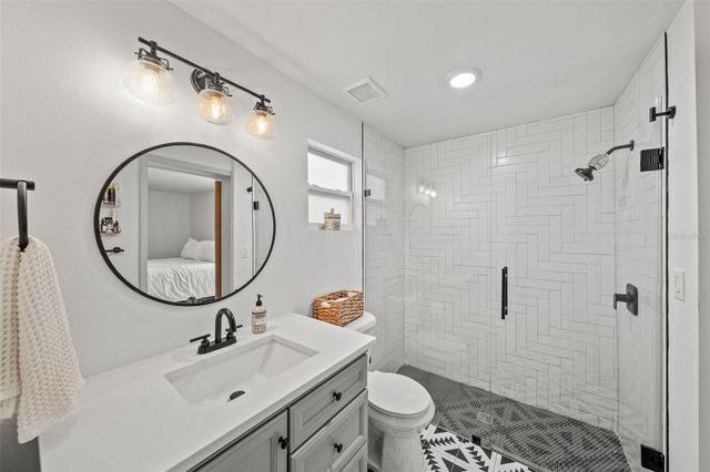 1801 E KNOLLWOOD STREET, Tampa, FL 33610