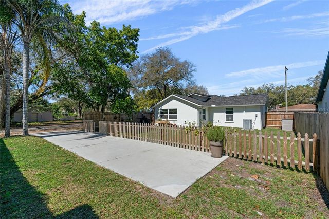 1801 E KNOLLWOOD STREET, Tampa, FL 33610