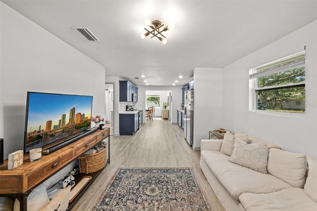 1801 E KNOLLWOOD STREET, Tampa, FL 33610