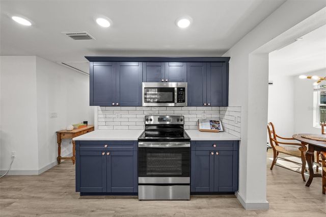 1801 E KNOLLWOOD STREET, Tampa, FL 33610