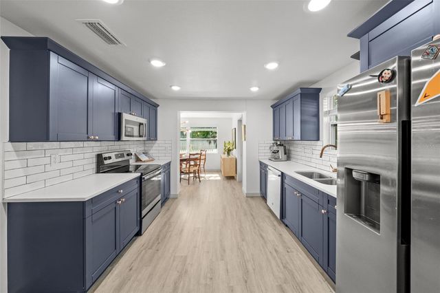 1801 E KNOLLWOOD STREET, Tampa, FL 33610