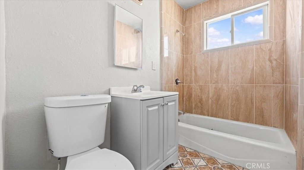Image 20 of property listing at 1362 E 20th Street, Los Angeles, CA 90011