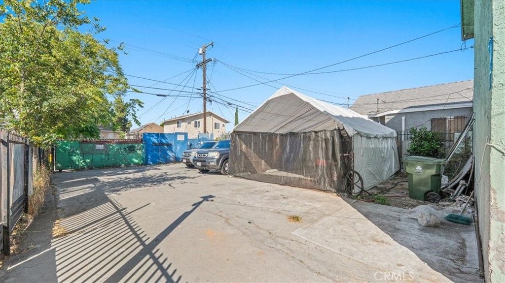 Image 23 of property listing at 1362 E 20th Street, Los Angeles, CA 90011
