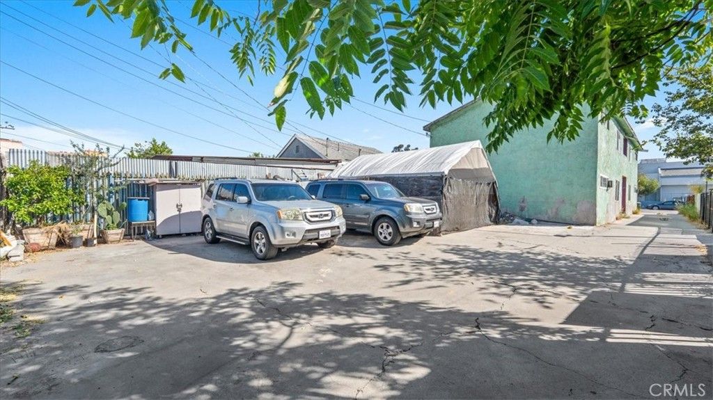 Image 24 of property listing at 1362 E 20th Street, Los Angeles, CA 90011