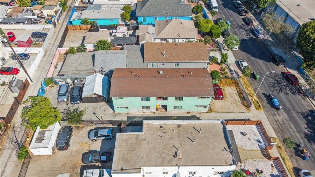 Image 28 of property listing at 1362 E 20th Street, Los Angeles, CA 90011