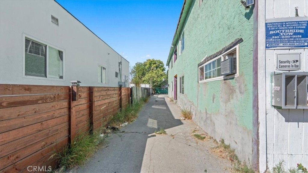 Image 2 of property listing at 1362 E 20th Street, Los Angeles, CA 90011