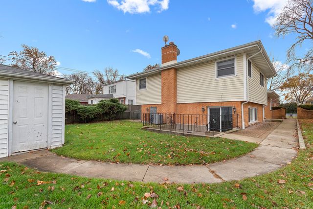 8311 N Olcott Avenue, Niles, IL 60714