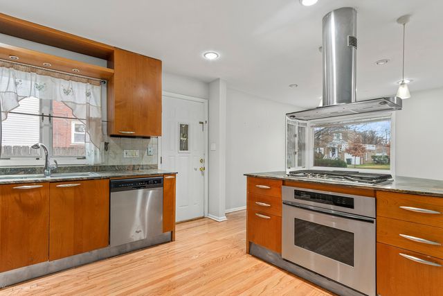 8311 N Olcott Avenue, Niles, IL 60714