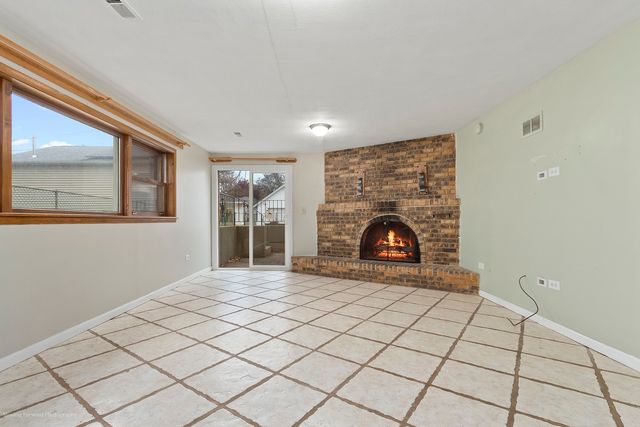 8311 N Olcott Avenue, Niles, IL 60714