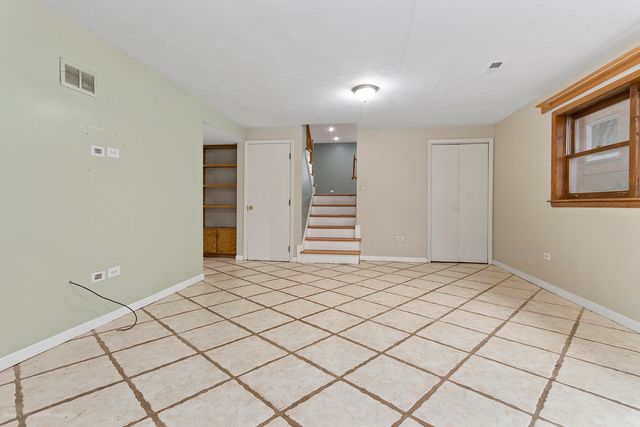 8311 N Olcott Avenue, Niles, IL 60714