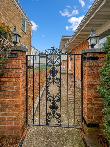 8311 N Olcott Avenue, Niles, IL 60714