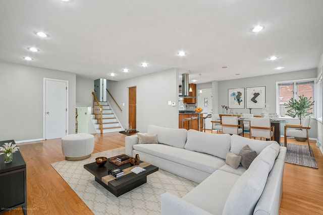 8311 N Olcott Avenue, Niles, IL 60714