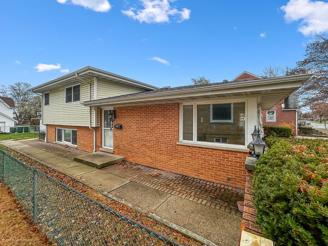 8311 N Olcott Avenue, Niles, IL 60714