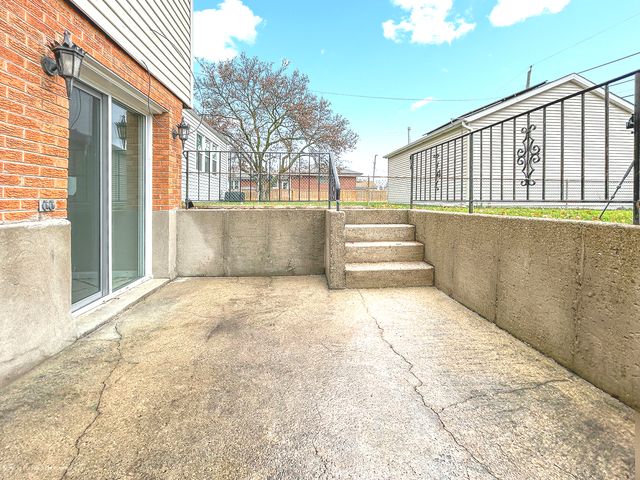 8311 N Olcott Avenue, Niles, IL 60714