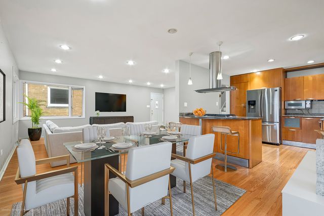 8311 N Olcott Avenue, Niles, IL 60714